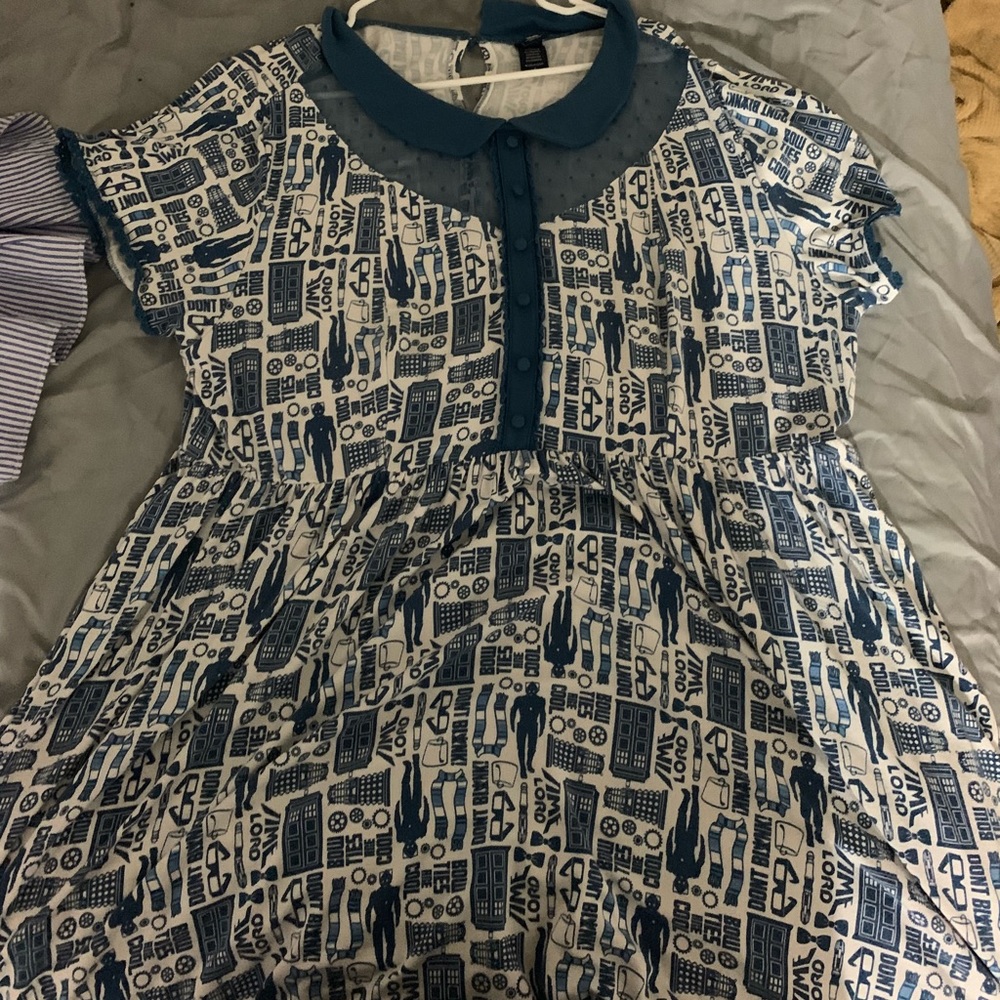 Size 4x doctor who dress from torrid